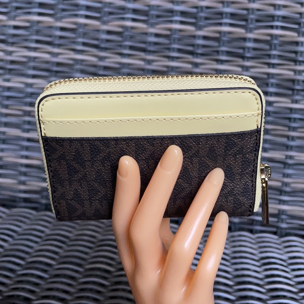 Michael Kors Medium Zip Around Card Case - Picture 12 of 16